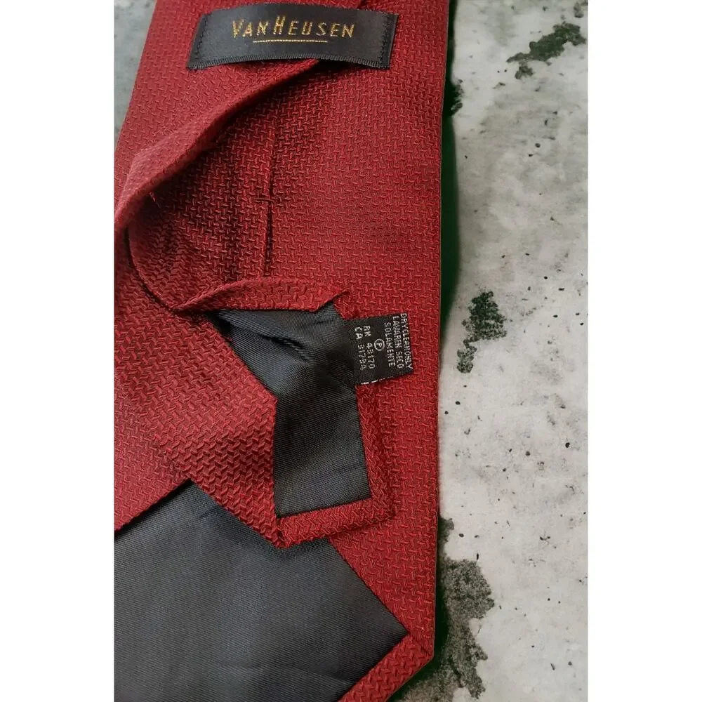 Van Heusen Mens Necktie Tie Red Geometry Print 100% Silk 56